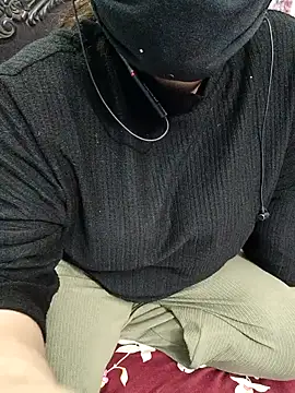 Snapshot of Sexybomb33 chatting on January 2025 03:29:02 PM Sexybomb33 online show from January 2025 03:29:02 PM