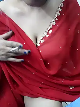 Snapshot of Sexybomb33 chatting on February 2025 09:28:01 PM Sexybomb33 online show from February 2025 09:28:01 PM