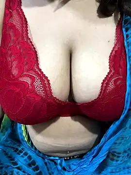 Snapshot of Sexybomb33 chatting on October 2025 09:37:02 PM Sexybomb33 online show from October 2025 09:37:02 PM