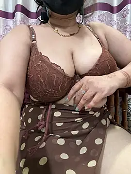 Snapshot of Sexybomb33 chatting on November 2025 09:15:01 PM Sexybomb33 online show from November 2025 09:15:01 PM