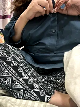 Snapshot of Sexybomb33 chatting on December 2025 02:01:01 PM Sexybomb33 online show from December 2025 02:01:01 PM