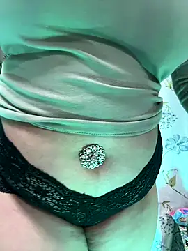 Snapshot of Sexybomb33 chatting on December 2025 08:27:02 PM Sexybomb33 online show from December 2025 08:27:02 PM