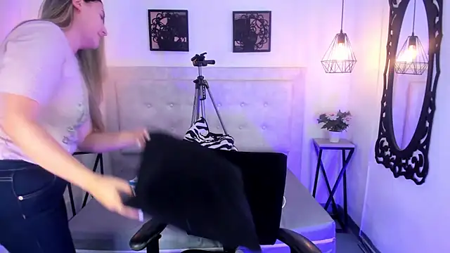 Hanna86 online show from January 2025 07:29:02 PM