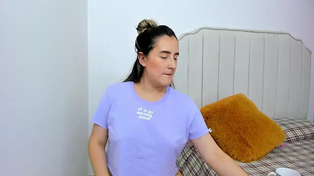 Hanna86 online show from February 2025 07:48:02 PM