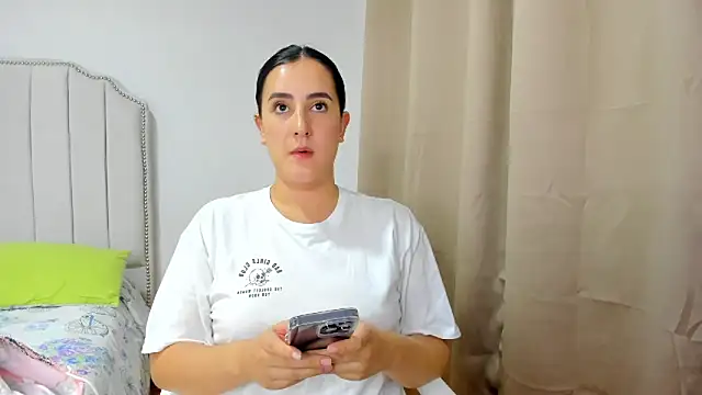 Hanna86 online show from October 2025 12:34:01 AM