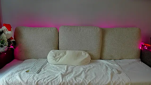 bellahot77 online show from December 2025 10:44:02 AM