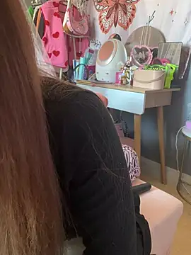 LaPetitechienne1 online show from March 2025 12:11:01 PM