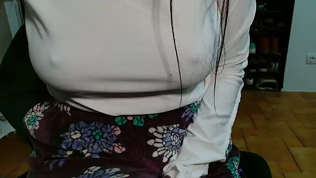 Snapshot of patatinahot87 chatting on January 2026 04:53:01 PM patatinahot87 online show from January 2026 04:53:01 PM