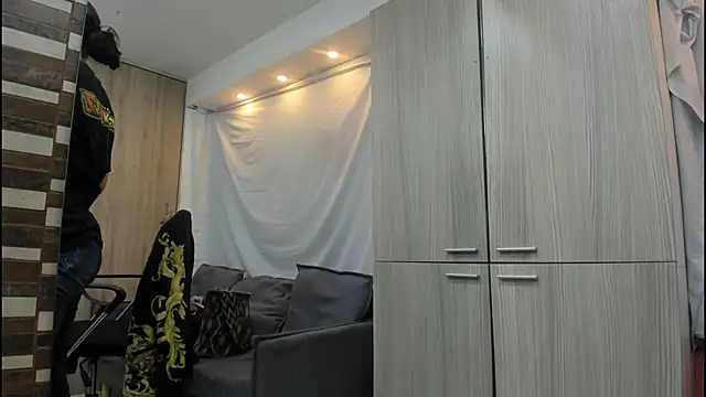 Mhelanny2 online show from November 2025 06:30:02 PM