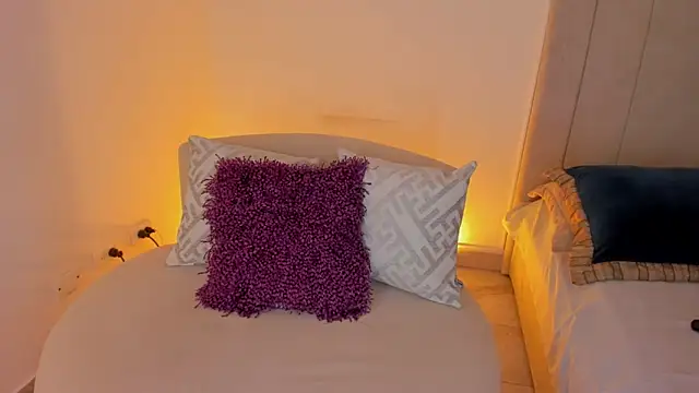 luisah  online show from April 2026 08:20:02 PM