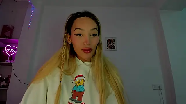 Snapshot of _viioletweekend_ chatting on January 2026 10:44:02 PM viioletweekend online show from January 2026 10:44:02 PM