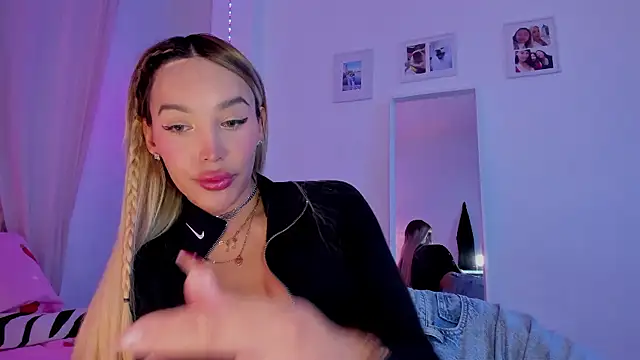 Snapshot of _viioletweekend_ chatting on January 2026 07:26:02 PM viioletweekend online show from January 2026 07:26:02 PM