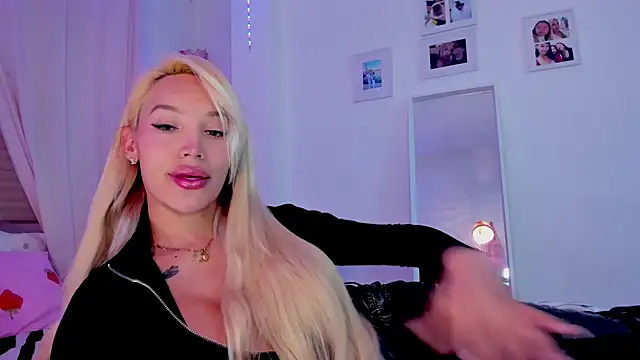 Snapshot of _viioletweekend_ chatting on January 2026 08:51:02 PM viioletweekend online show from January 2026 08:51:02 PM