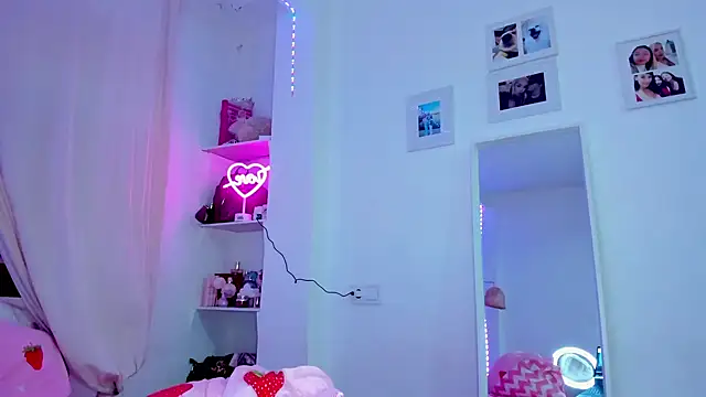 Snapshot of _viioletweekend_ chatting on February 2026 07:09:02 PM viioletweekend online show from February 2026 07:09:02 PM