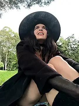 Sam Sara online show from October 2025 07:59:01 PM