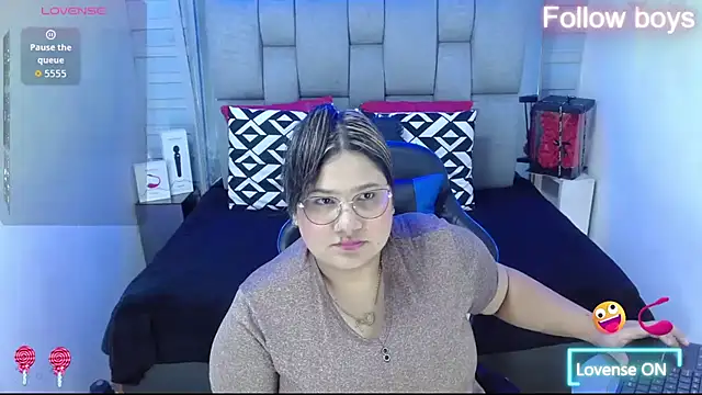 evelin zaens online show from October 2025 04:57:01 AM