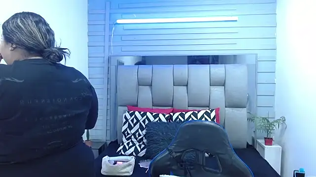 evelin zaens online show from March 2026 04:12:02 AM