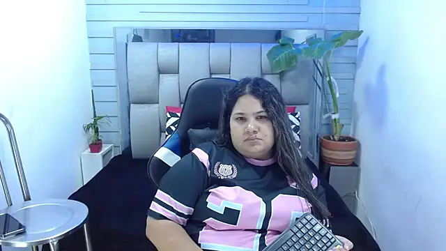 evelin zaens online show from May 2026 03:47:02 AM