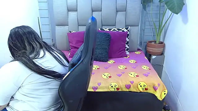 evelin zaens online show from July 2026 04:06:02 AM
