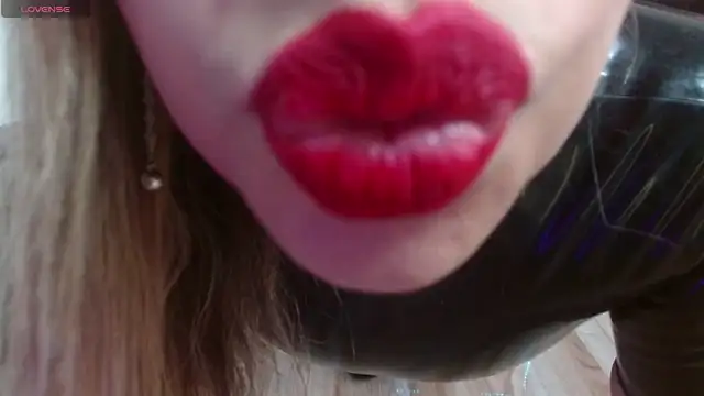 LatexDevil Blondie online show from December 2024 04:58:01 PM