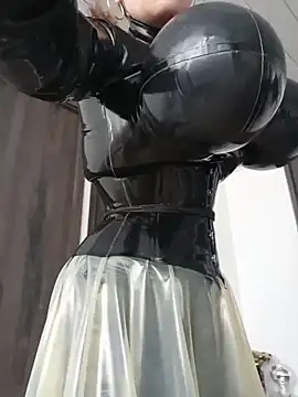 LatexDevil Blondie online show from June 2026 01:32:02 PM