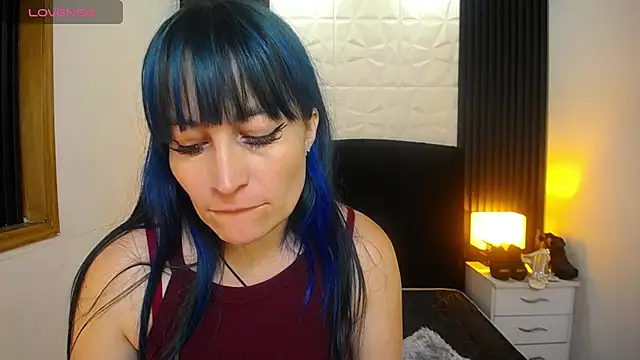 alicia moom online show from December 2024 06:16:02 PM