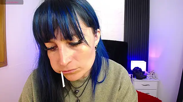 alicia moom online show from February 2025 06:46:01 PM