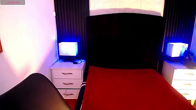 alicia moom online show from February 2026 07:42:02 PM