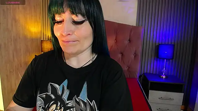 alicia moom online show from May 2026 07:33:01 PM