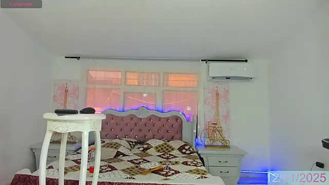 Snapshot of EmmaHills_Sex chatting on January 2025 01:58:02 PM EmmaHills Sex online show from January 2025 01:58:02 PM