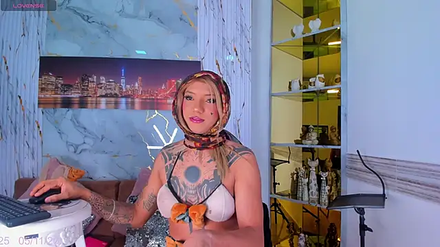 Snapshot of EmmaHills_Sex chatting on November 2025 01:22:02 PM EmmaHills Sex online show from November 2025 01:22:02 PM