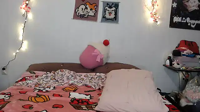 Snapshot of Cupcakecutie449 chatting on October 2025 07:18:01 AM Cupcakecutie449 online show from October 2025 07:18:01 AM