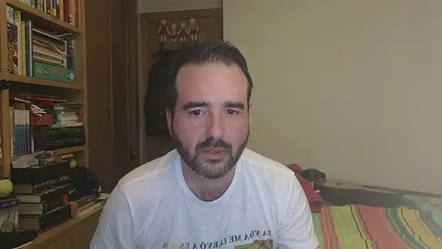 curiosillo83 online show from December 2025 03:27:02 PM