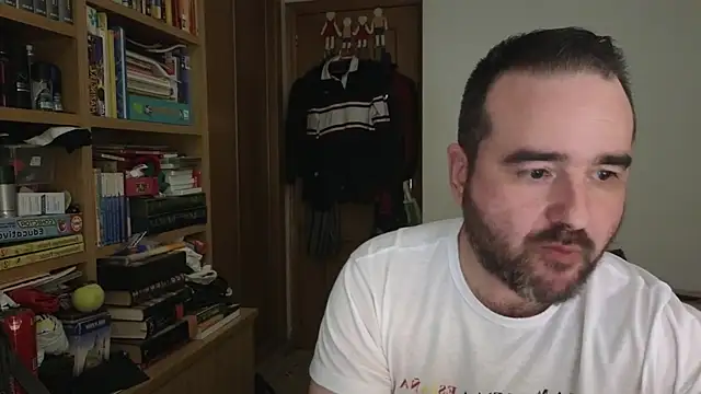 curiosillo83 online show from April 2026 08:40:01 PM