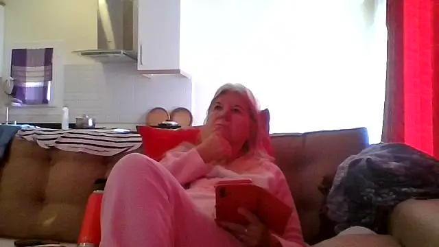 Snapshot of TrustfulVampire1 chatting on December 2025 06:10:01 AM TrustfulVampire1 online show from December 2025 06:10:01 AM