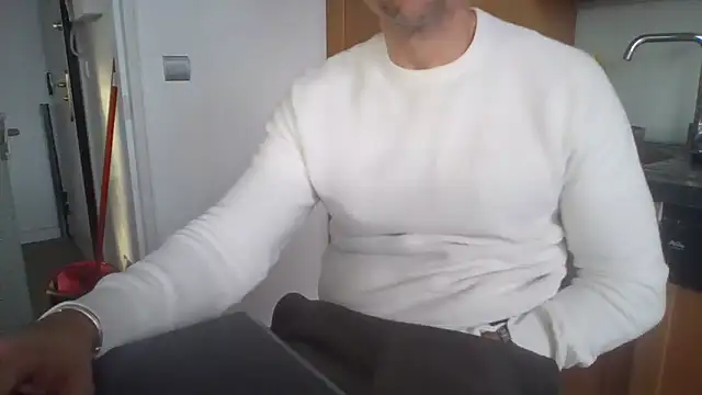 jouet75 online show from May 2026 06:26:01 PM