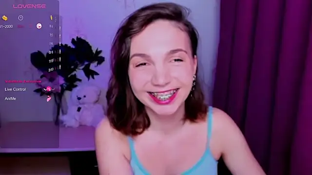 KindHazelHere  online show from May 2026 07:33:01 PM