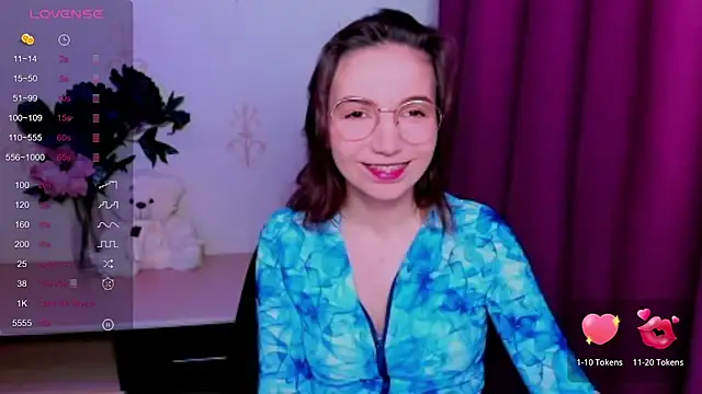 KindHazelHere  online show from May 2026 06:14:02 PM