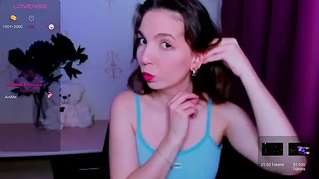 KindHazelHere  online show from May 2026 10:27:01 PM