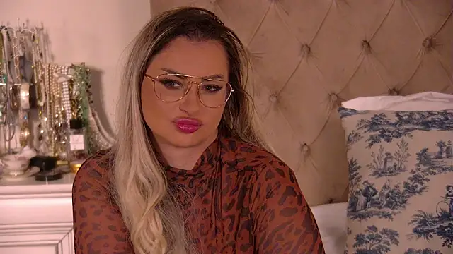 Denisse Perry online show from March 2026 12:13:02 AM