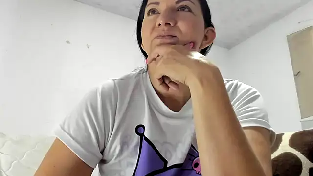 Snapshot of Angelblue_ chatting on October 2025 01:34:01 PM Angelblue online show from October 2025 01:34:01 PM