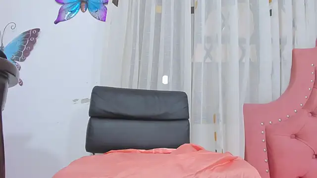 Snapshot of steila_rochefort chatting on December 2024 10:00:01 PM steila rochefort online show from December 2024 10:00:01 PM