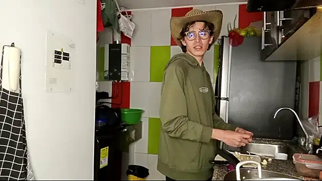 Snapshot of Norehg chatting on October 2025 08:44:02 AM Norehg online show from October 2025 08:44:02 AM