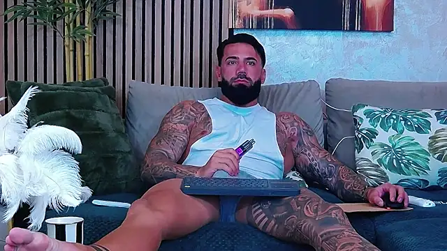 Snapshot of masterkingofmusclee chatting on June 2026 07:58:01 AM masterkingofmusclee online show from June 2026 07:58:01 AM