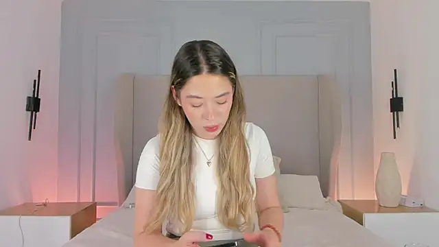 chloe d online show from June 2026 07:49:01 PM