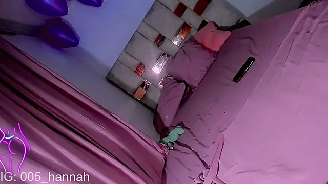 Hannahsmit online show from November 2025 07:41:01 AM