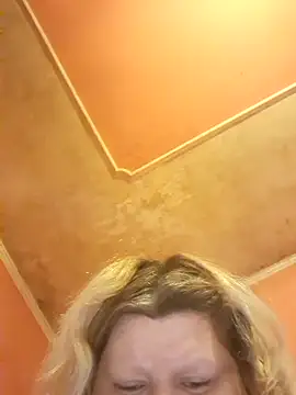 ducicsajsziii online show from April 2026 07:00:01 PM