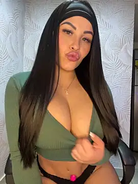 Snapshot of sexyyykloee chatting on September 2025 06:17:01 AM sexyyykloee online show from September 2025 06:17:01 AM