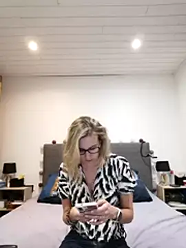 Madame Callie online show from July 2026 08:22:01 PM