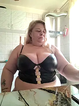 Snapshot of AriannaMilf chatting on October 2025 06:27:02 AM AriannaMilf online show from October 2025 06:27:02 AM